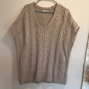 Beige short sleeve sweater